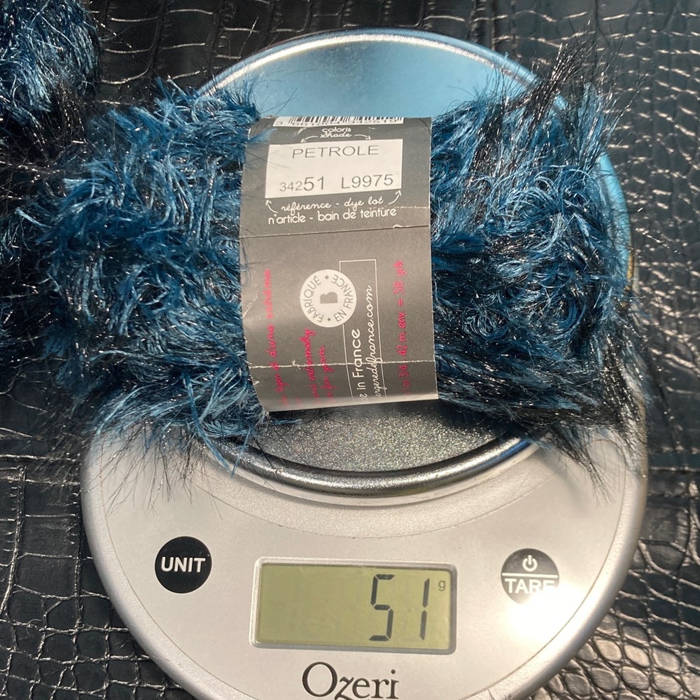 10 NWT Bergere de France Soft Faux Fur Yarn Color Petrole ALL‎ Lot L9975 - Picture 12 of 15